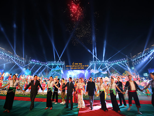 Khai mạc 